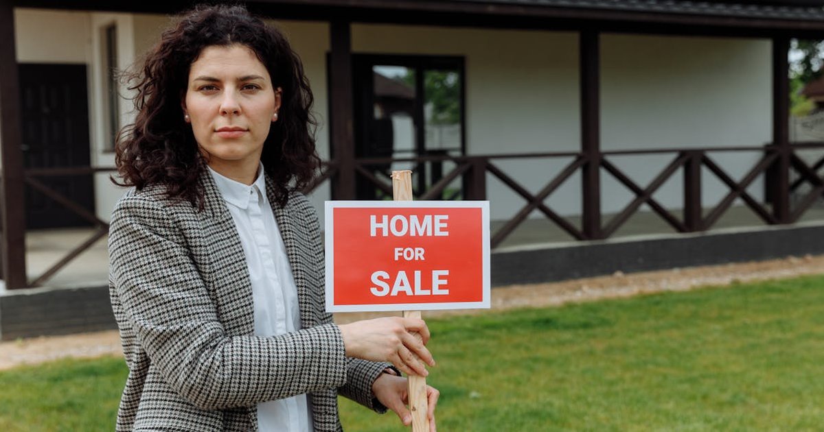 Budget Template for Real Estate Agents: Manage Commission-Based Income Like a Pro