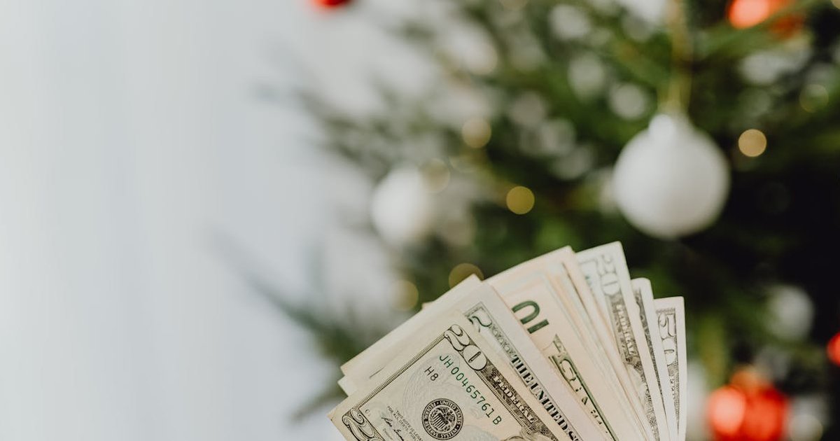 How to Budget for Christmas: Save More and Stress Less This Holiday