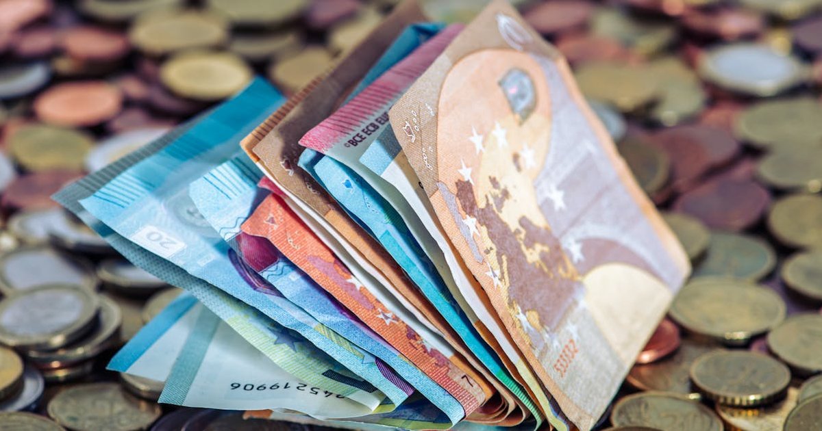 How to Budget on $4,000 a Month: Avoid Lifestyle Inflation and Build Wealth